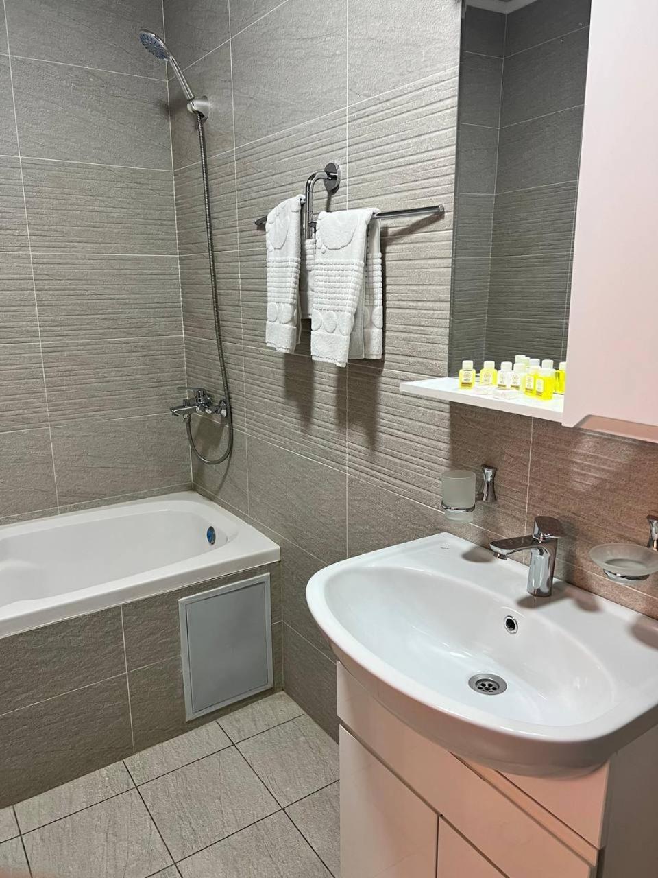 Orzu Hotel Namangan Extérieur photo