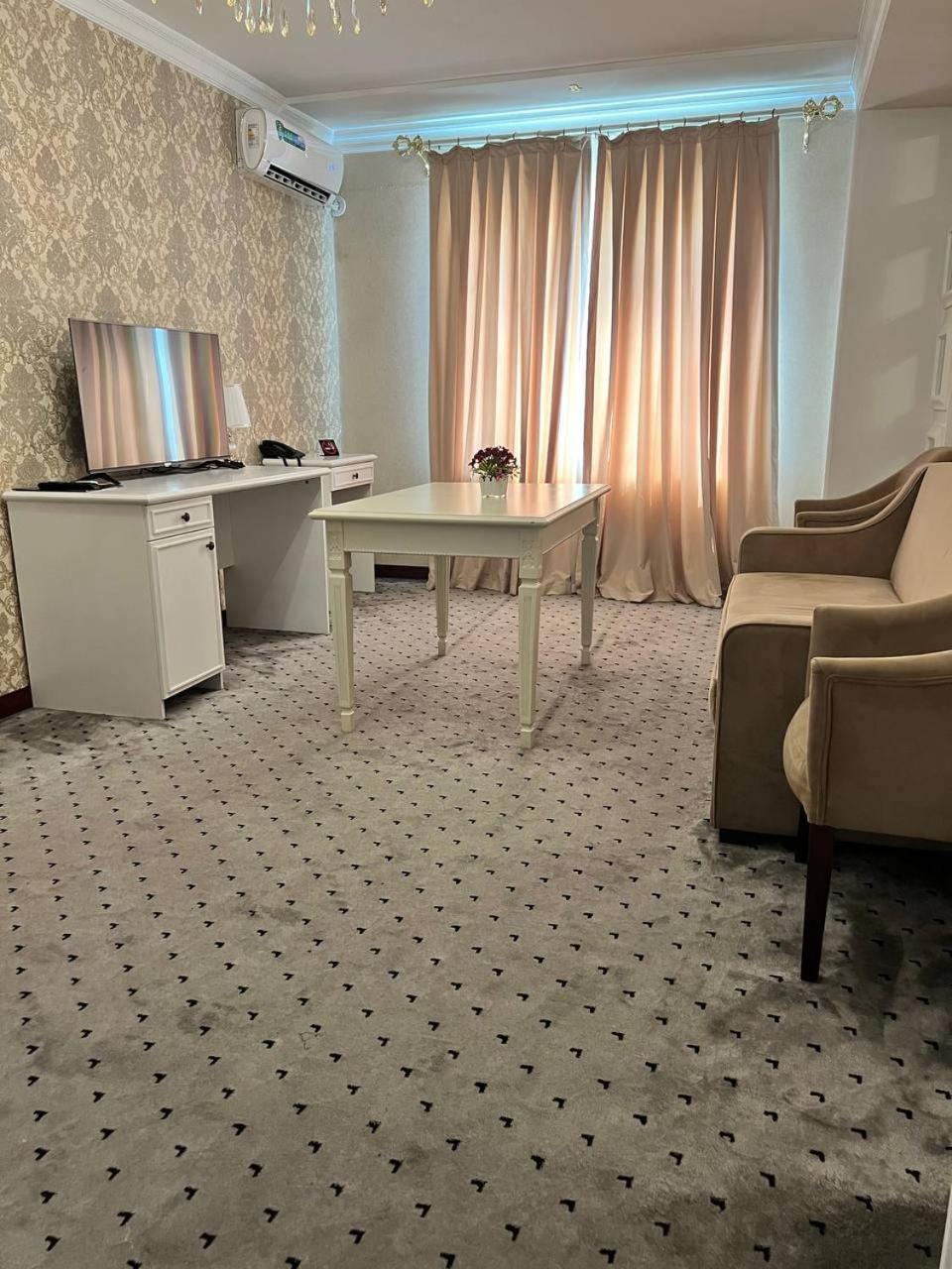 Orzu Hotel Namangan Extérieur photo
