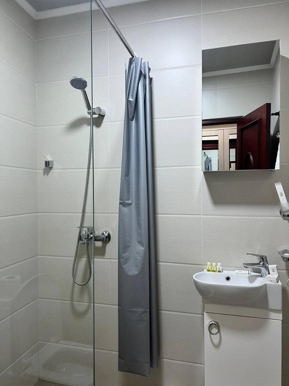 Orzu Hotel Namangan Extérieur photo